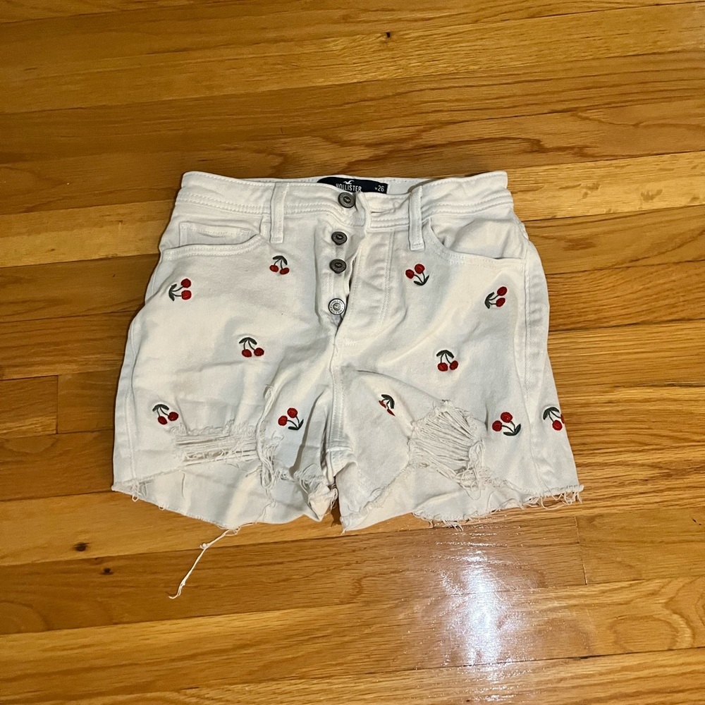 Hollister High Rise Mom Jean Shorts 3’’ SIZE 3/W26